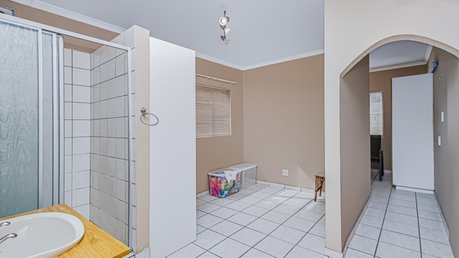 3 Bedroom Property for Sale in Monte Vista Western Cape